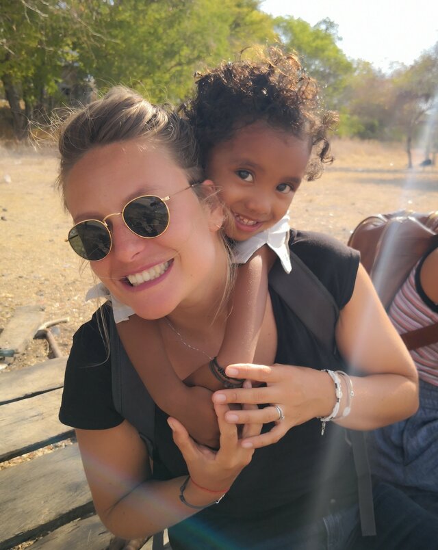 Charlotte et Afrida (fille d'Alung)